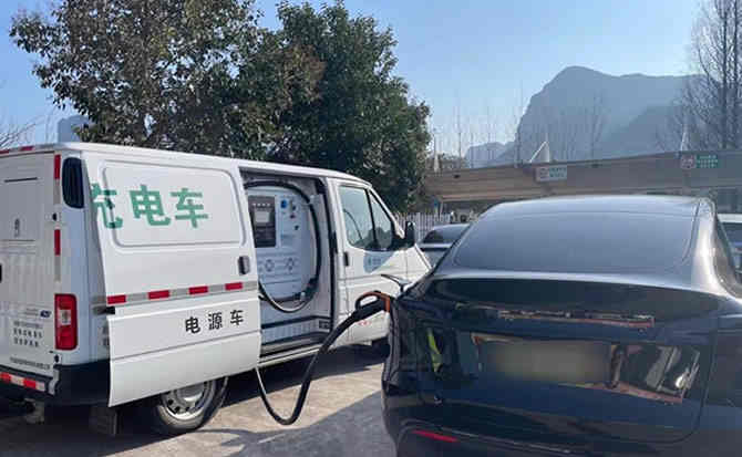 凌云汽车搭电